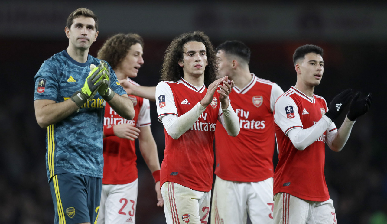 美记：湖人现在拥有最强的二人组，詹姆斯是时候离开了（美媒：湖人坐拥最强双星，詹姆斯是时候离队了）