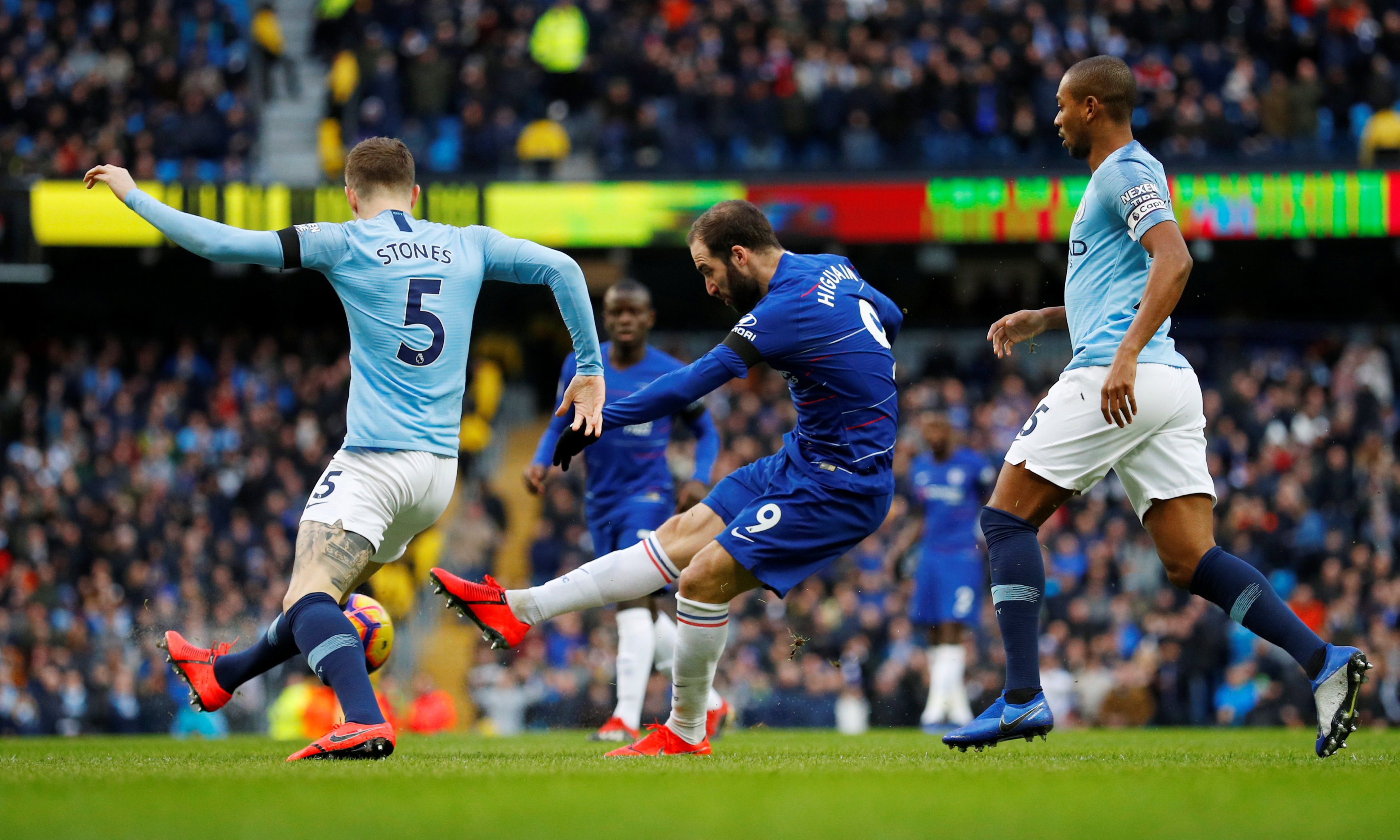 记者：富安健洋已与阿贾克斯就一份短期合同达成一致（消息称，富安健洋已与阿贾克斯谈妥短期合约）