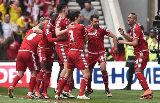 VAR 看了这么久，在犹豫什么？（VAR看了半天，还在等什么？）