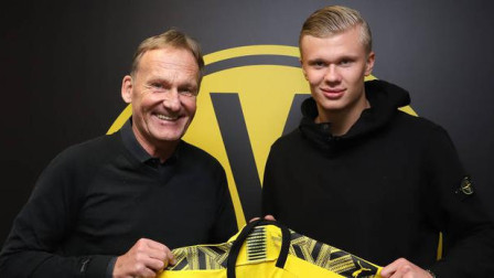 湖人生涯最强一战！斯玛特狂轰8记三分砍26分创赛季新高（湖人生涯代表作！斯玛特轰进8记三分狂砍26分，刷新赛季新高）