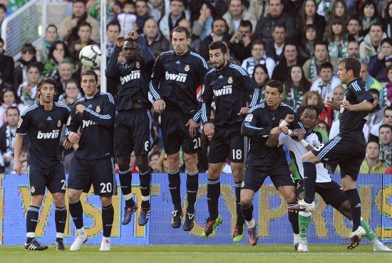 布伦森85次30+跃居队史第四，轰33分率尼克斯血洗爵士（布伦森第85次30+升至队史第4，33分领尼克斯大胜爵士）